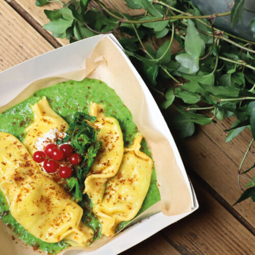 Ravioli ripieni di Baccalà, su crema di cime di rapa e bottarga di muggine