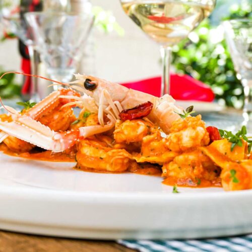 Ravioli ripieni di branzino con sughetto sapori di mare